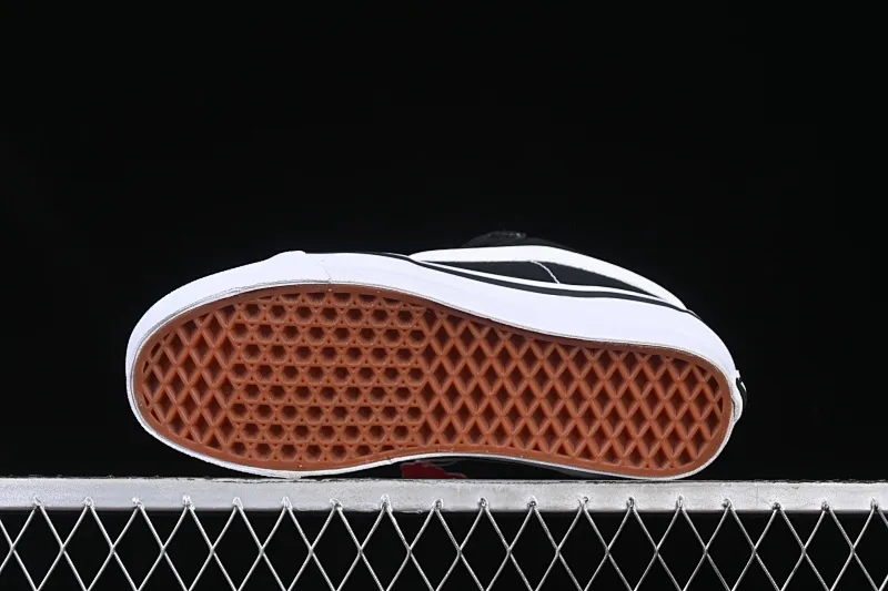 All categories Vans Vans series Vans Mid Vans China HommeGirls x Vans Sk8-Mid Fashionable and versatile mid-top casual vulcanized sneakers VN000NBNCJK